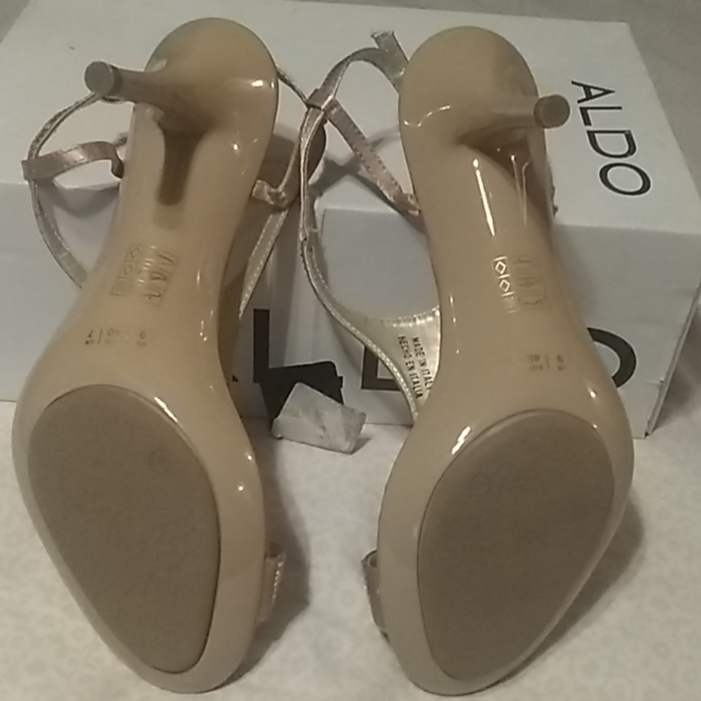 Heels. Strap. - Picture 5 of 6